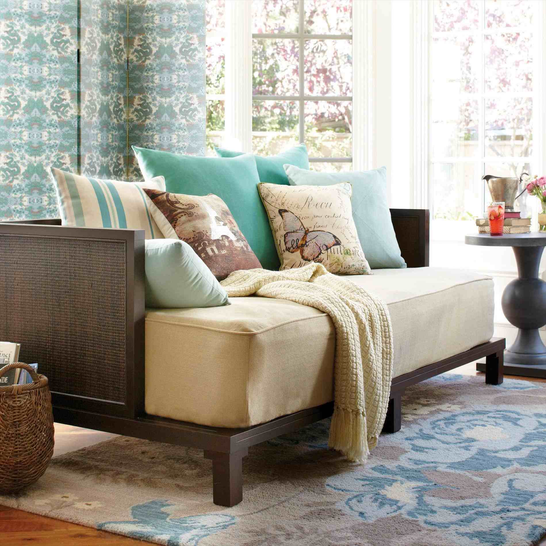 rhmandophotocom-daybeds-Guest-Bedroom-Ideas-With-Daybeds-attractive-daybed-in-living-room-with-cool-hd-trends-rhmandophotocom-delightful-and-dreamy-decorating-ideas-guest.jpg