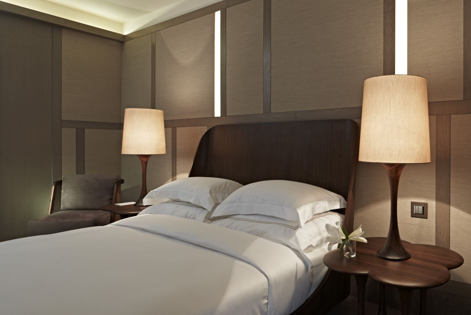 Enchanting-Hotel-Bed-Designs-41-For-Your-House-Decorating-Ideas-with-Hotel-Bed-Designs.jpg