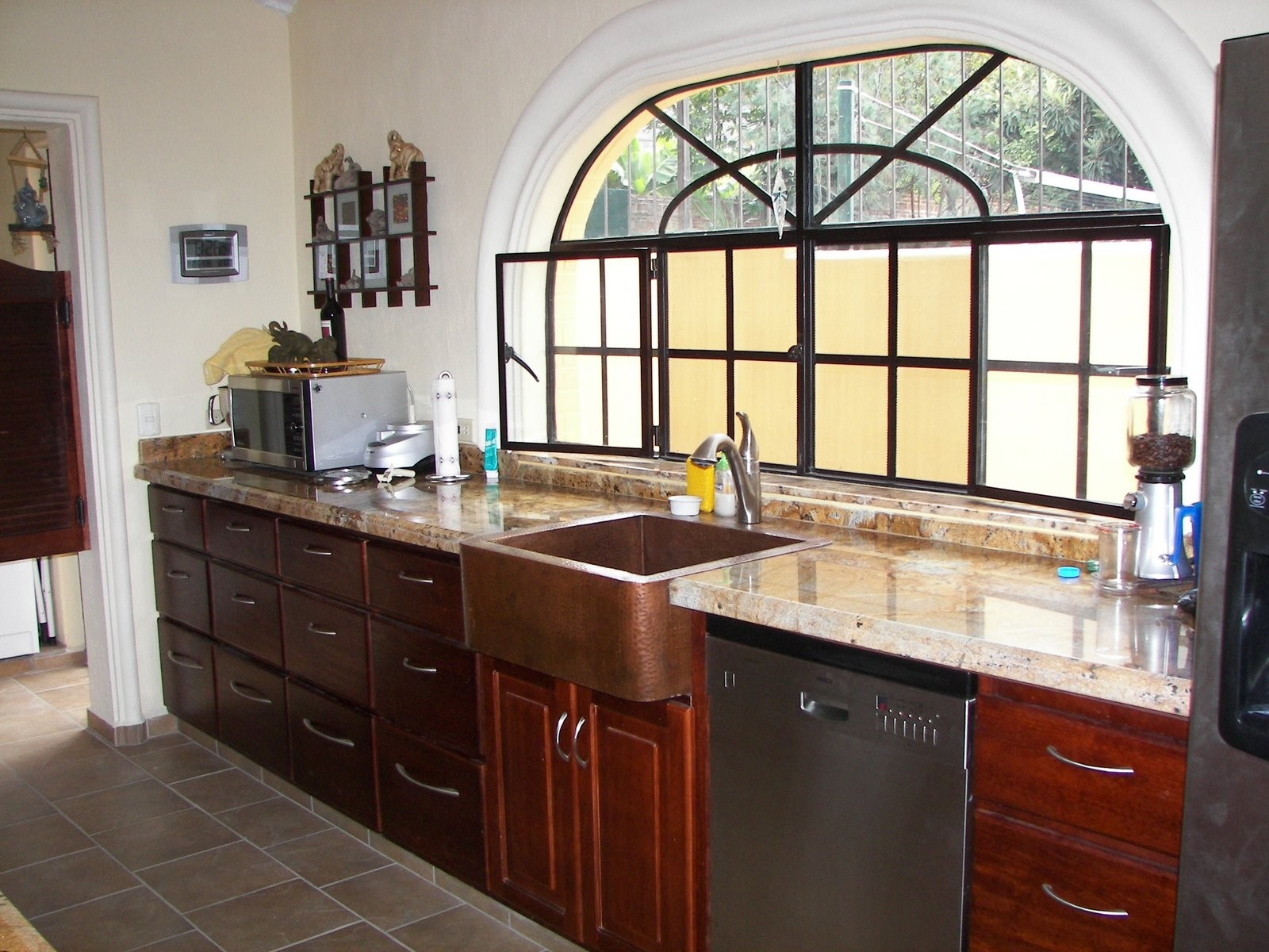 ambelish-23-kitchen-with-copper-sink-on.jpg