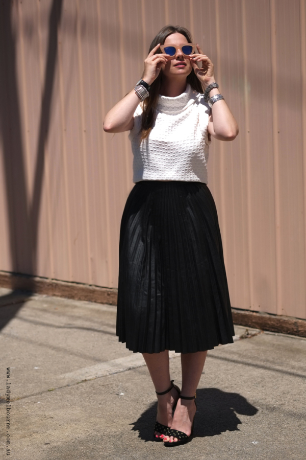 black-white-outfit1-600x900.jpg